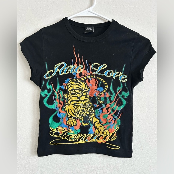 Urban Outfitters Black Graphic Tee - Picture 1 of 5
